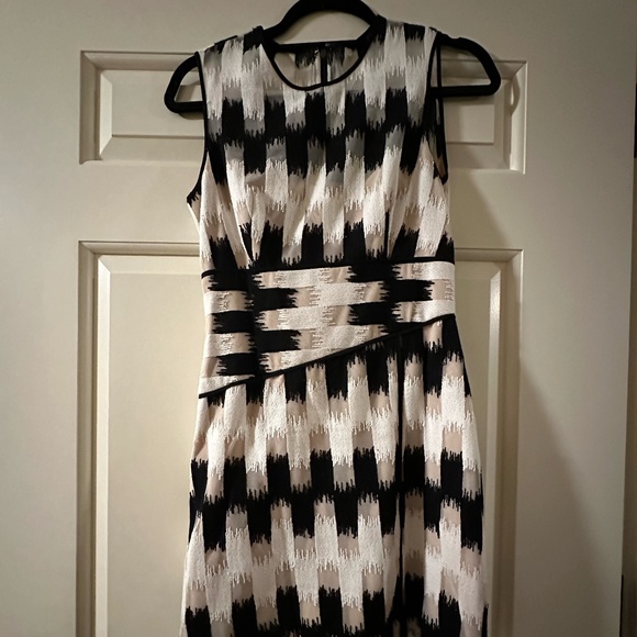 BCBGMaxAzria Black and White patterned Minidress in size 2 (Like New!) - Picture 3 of 8